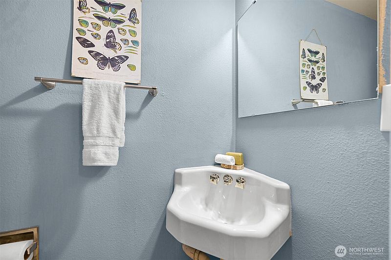 5th image of 2709 W Maplewood Avenue #201