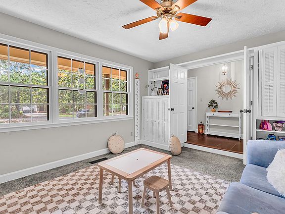 5th image of 1305 Forest View Rd.