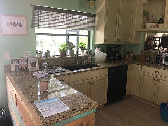 4th image of 2040 Sheffield Ave
