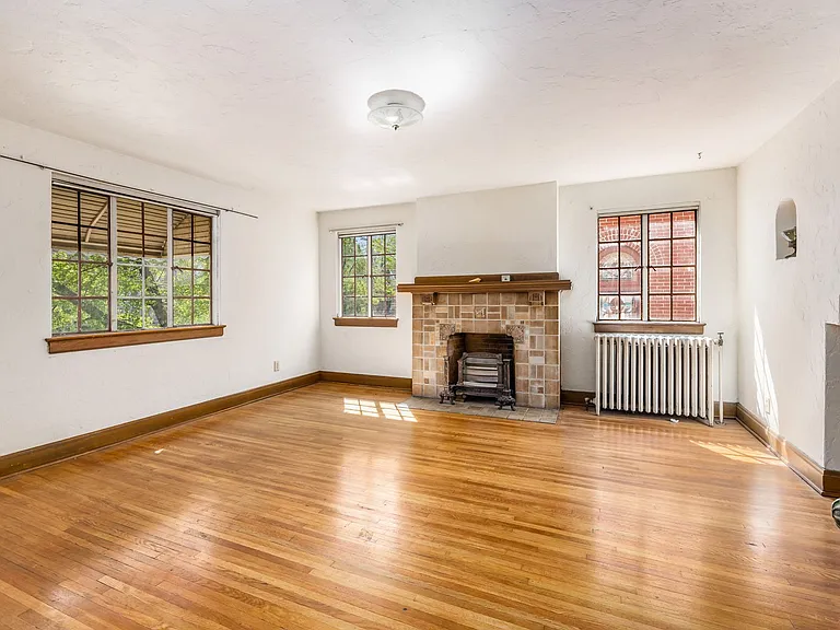 306 King Ave — Photo 3