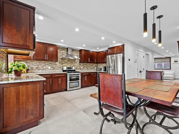 84 Gotham Avenue image 5 of 17