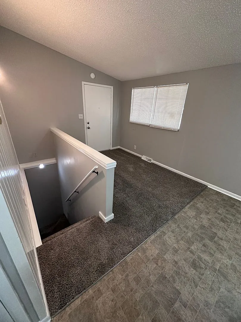 830 N Pershing Ave — Photo 3