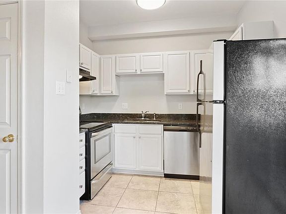 5th image of 1541 Lake Ave APT B