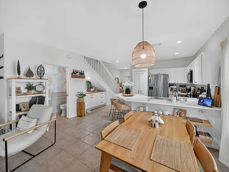 1512 Buckingham Ave — Photo 7