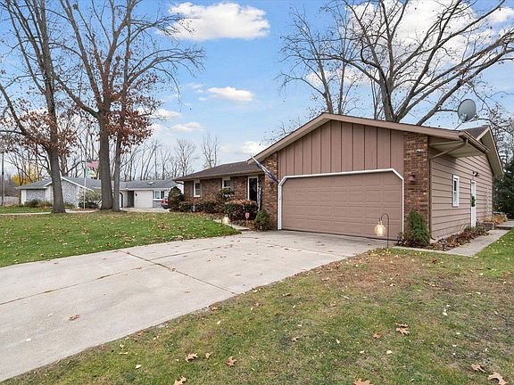 3rd image of 11434 Windemere Ct