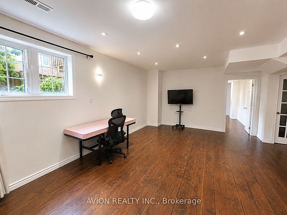 5th image of 26 Wendelyn Dr #Basement