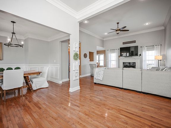 5th image of 395 Windy Oaks Cir