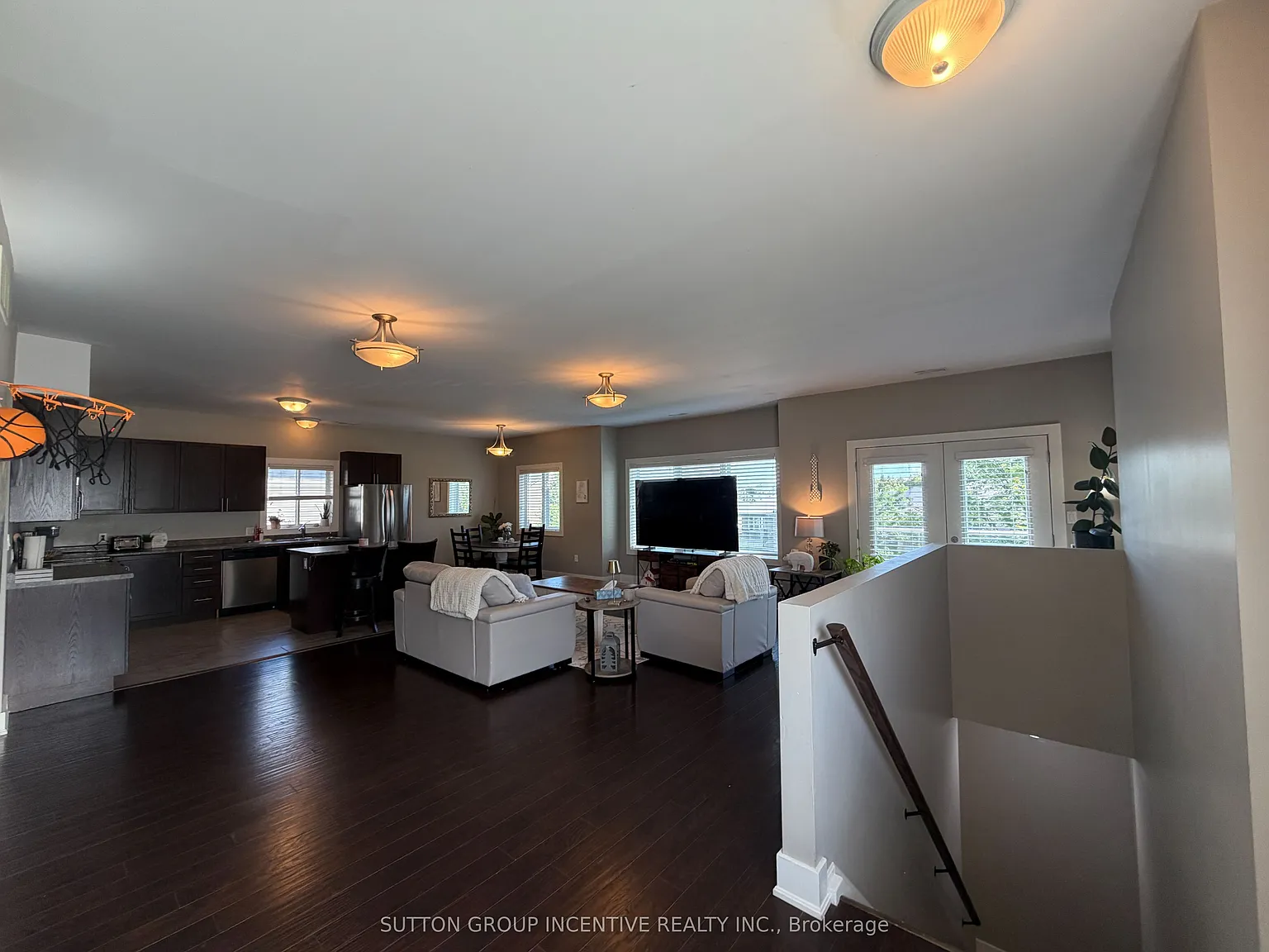 4 bed, $2,300 — Photo 4