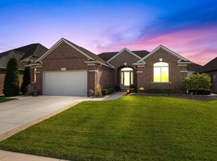 19392 Yukon River Dr, Macomb, MI 48044