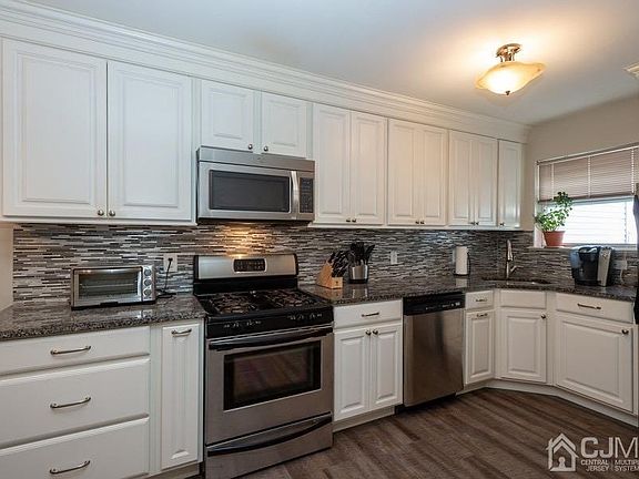 2nd image of 219 Bexley Ln #219