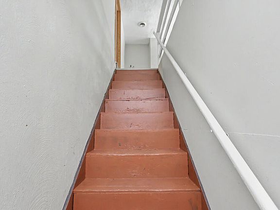 4th image of 187 1/2 W Broadway St