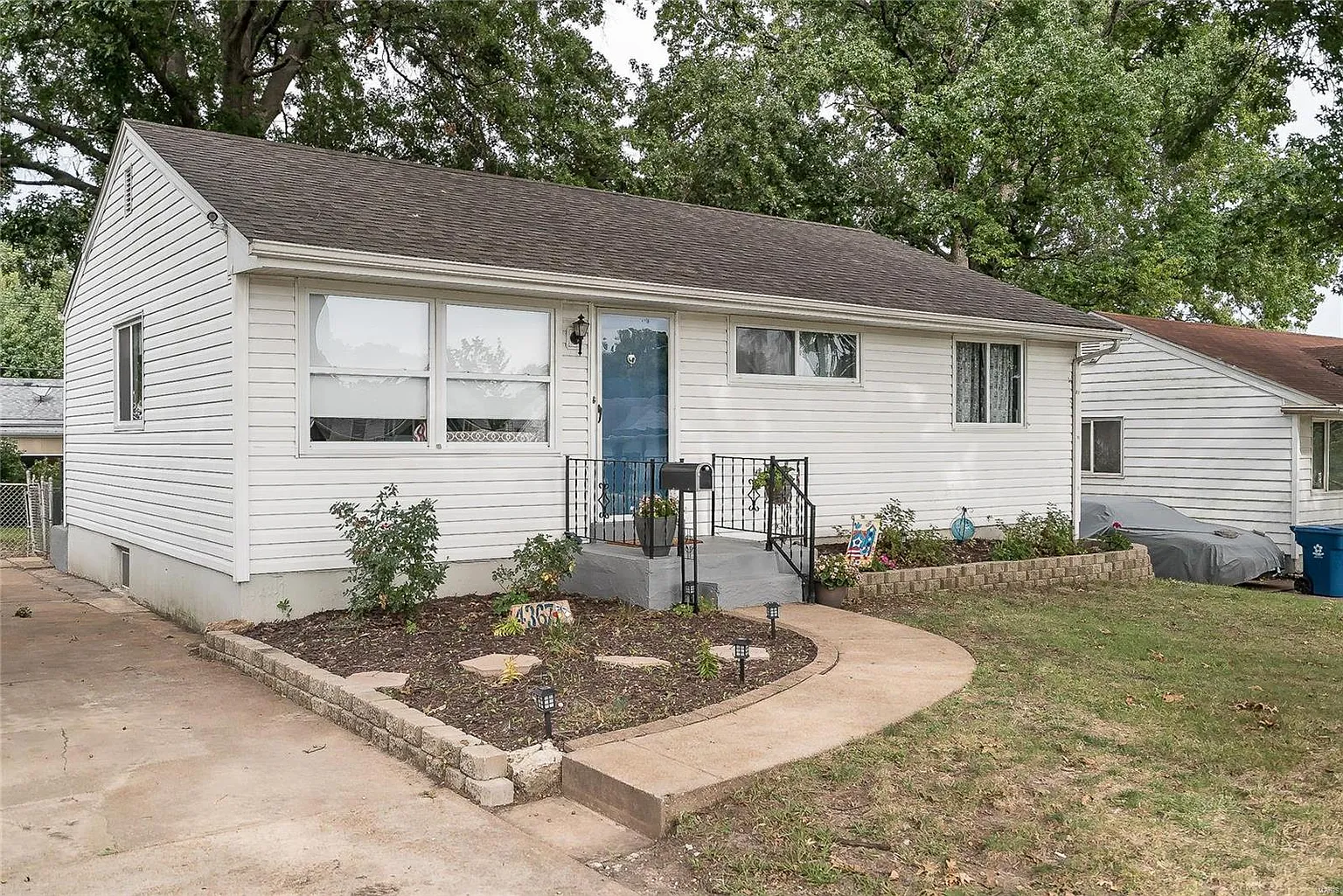 4367 Fatima Dr photo 1