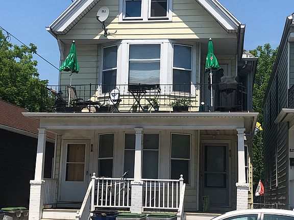 3rd image of 818-820 E Brady St #818