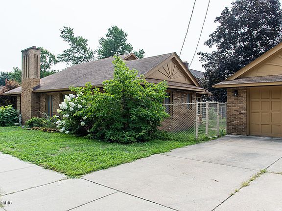 4th image of 215 Orchard Ave
