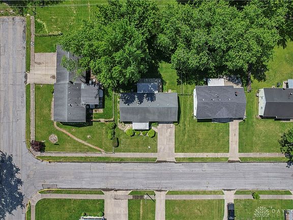 3rd image of 427 Knickerbocker Ave