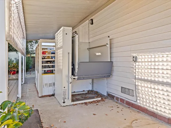 135 Gumtree Dr, Rancho Cordova, CA 95670