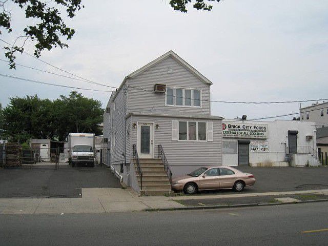 2nd image of 625 N 8th St