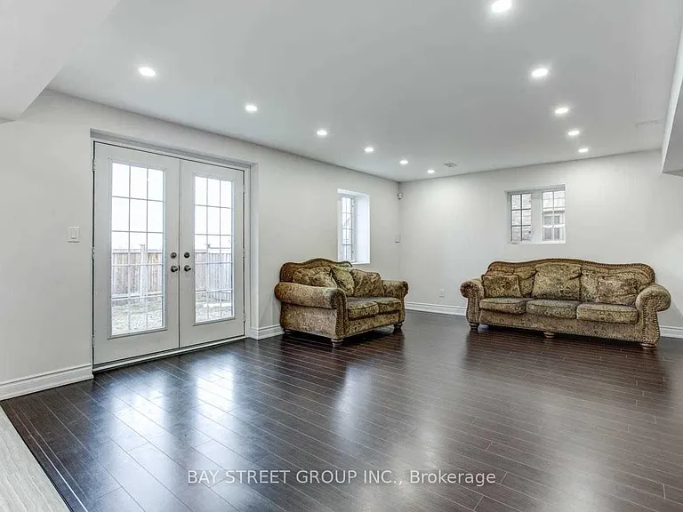 17 Lady Karen Cres #LOWER — Photo 7