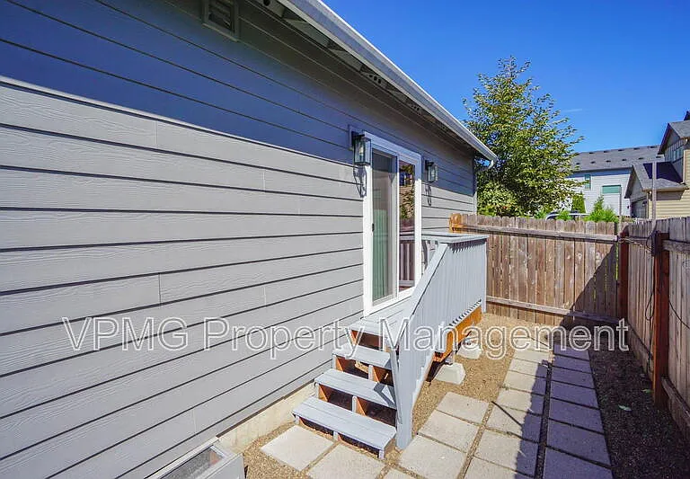 13801 NE 33rd Cir — Photo 32