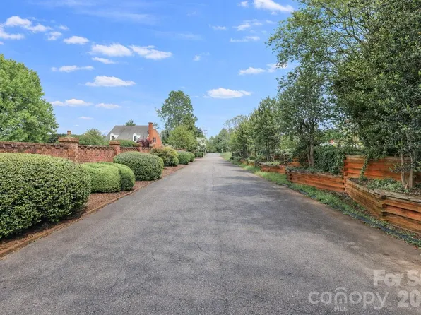 4 Brookgreen Pl, Statesville, NC 28677