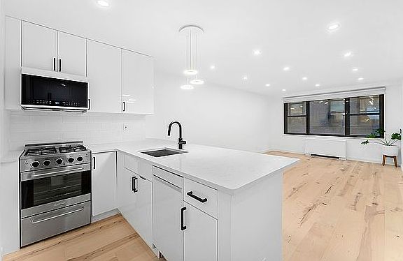 4th image of 7 E 14th St APT 922