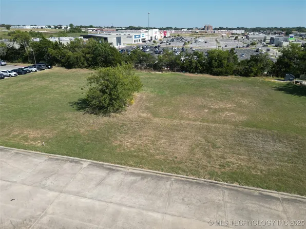 1302 Brookview Dr, Ardmore, OK 73401