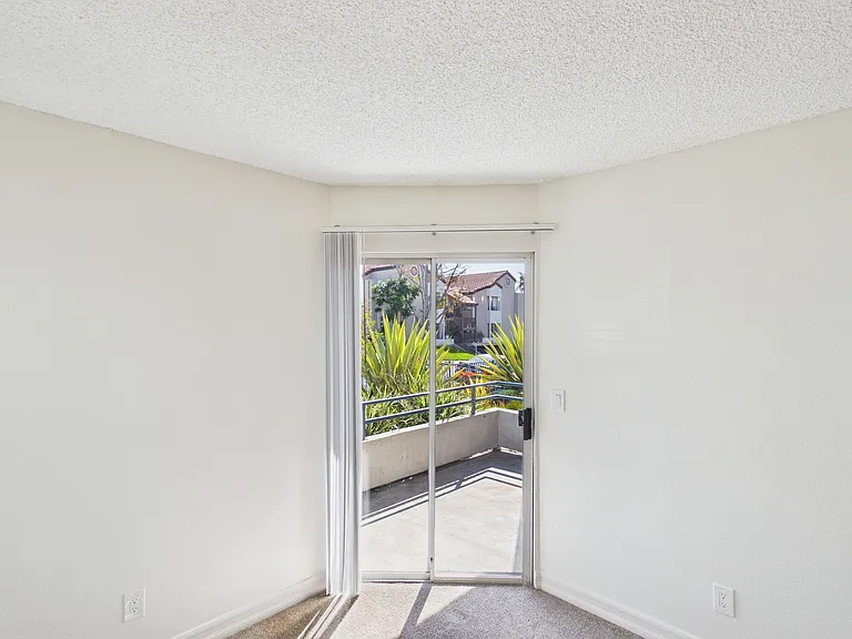 Available Apartment in North Park — Photo 49