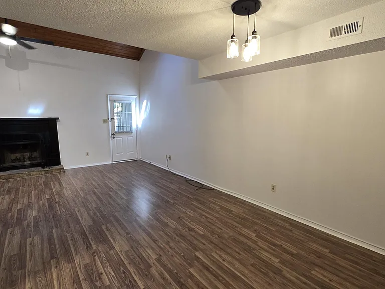 313 Westcliff Ctr — Photo 9