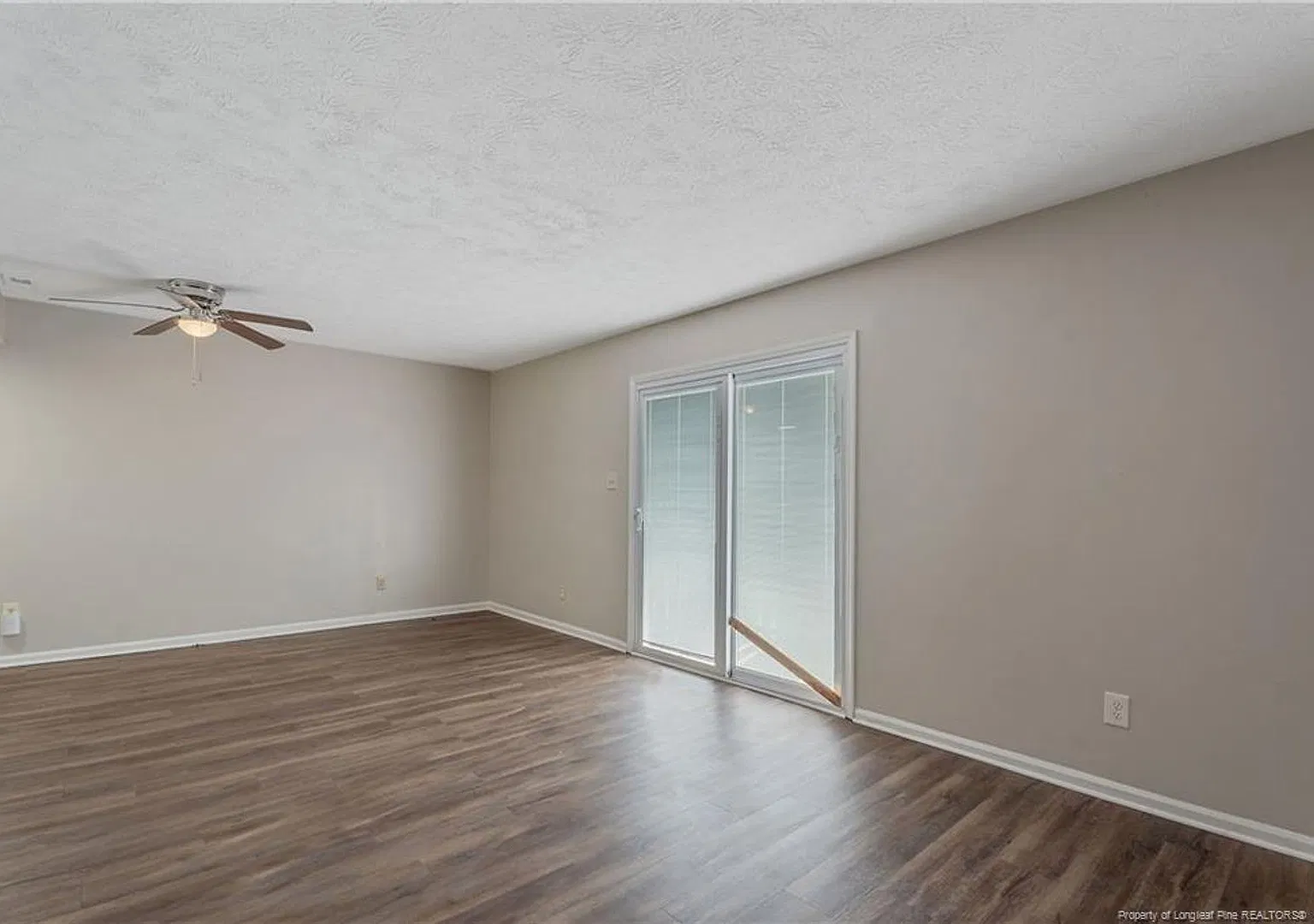 416 Kirkcaldy ~ Gardens Of Loch Lomand ~ Price Drop!! — Photo 4