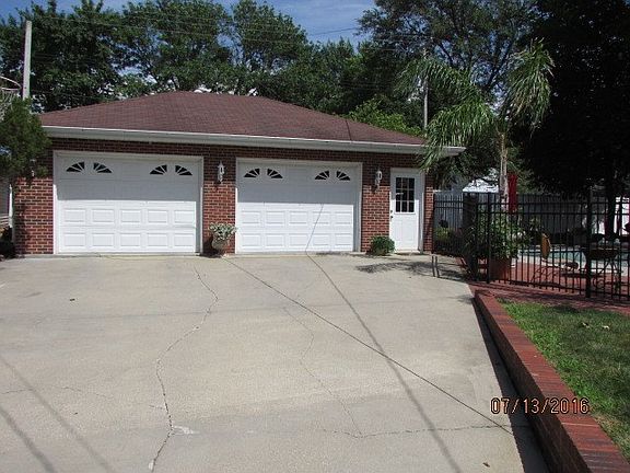 3rd image of 912 N Lott Blvd