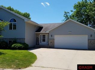 516 Highland Ct, Saint Peter, MN 56082