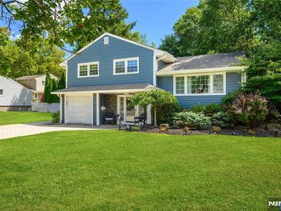 624 West Dr, Paramus, NJ, 07652