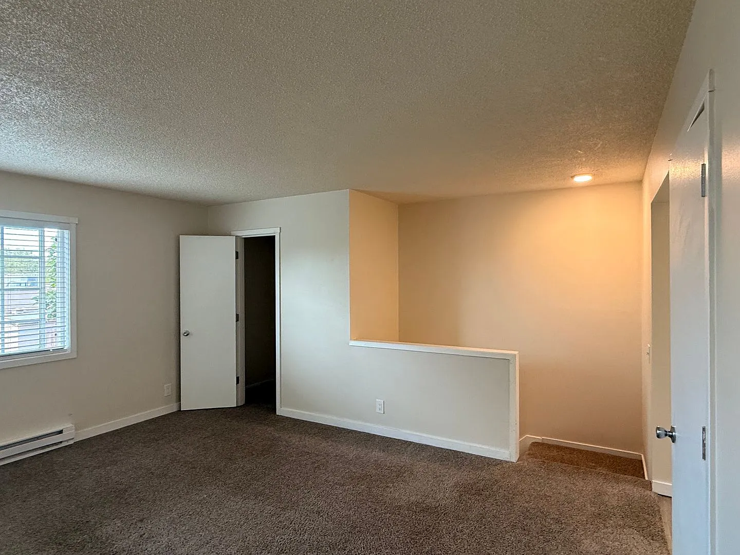 C2402 - Maple Court Apartments — Photo 2