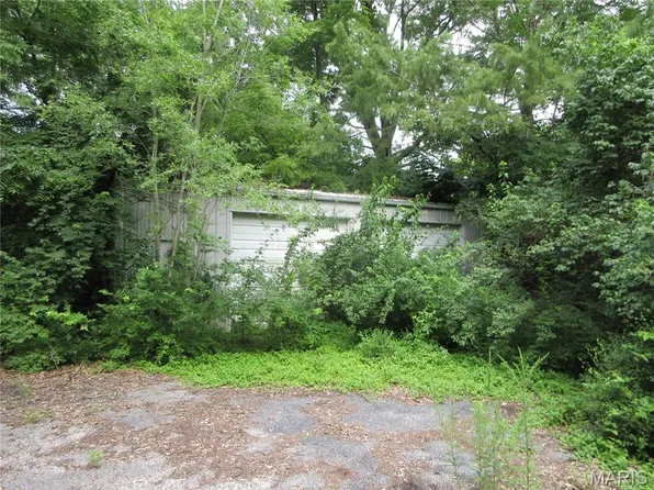 18367 State Route 15, Nashville, IL 62263