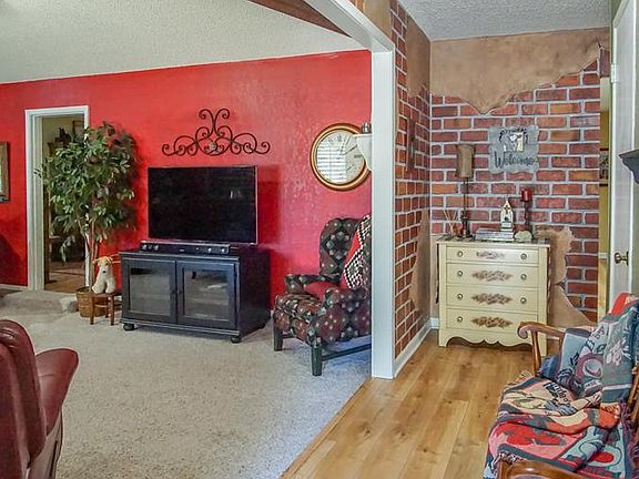 4th image of 2609 Emerson Dr