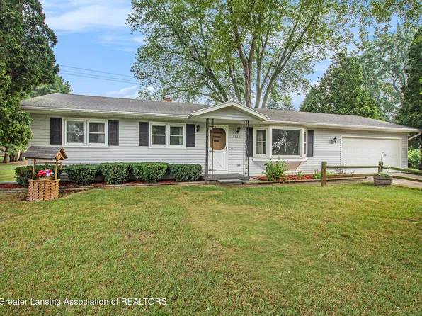 3520 Twilight Ln, Lansing, MI 48906