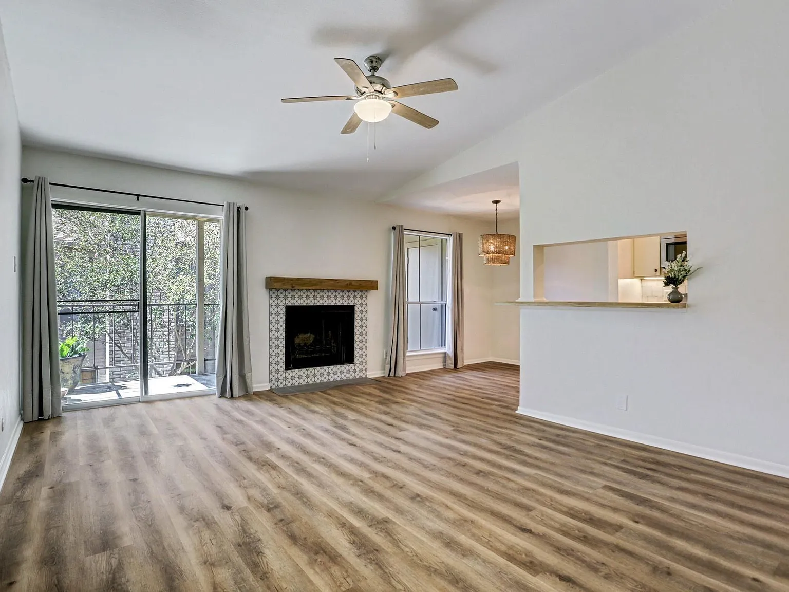2 bed, 2.0 bath, 978 sqft, $1,500 — Photo 1