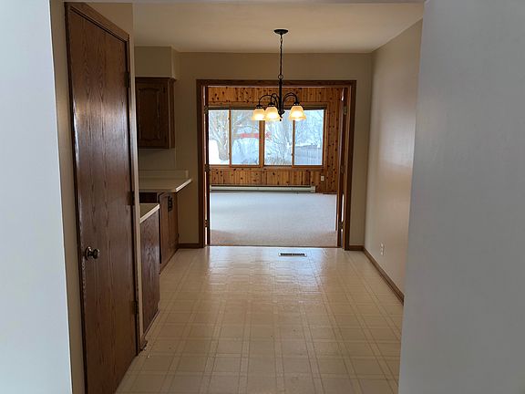 2nd image of 648 Meadow Ln