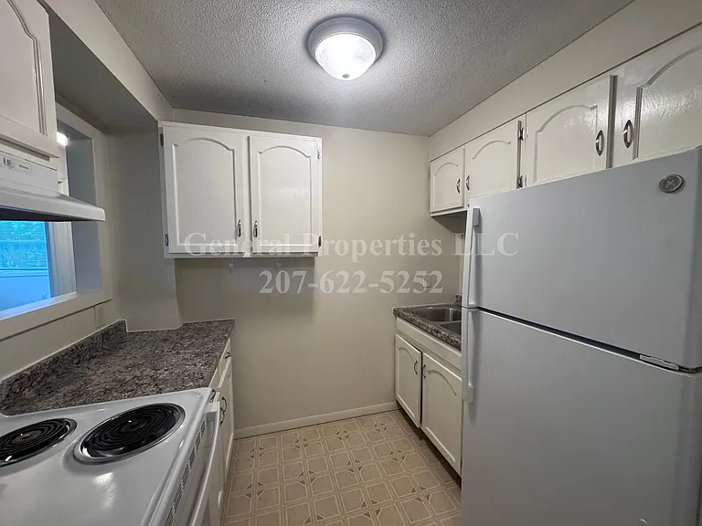592 Riverside Dr #12 — Photo 8