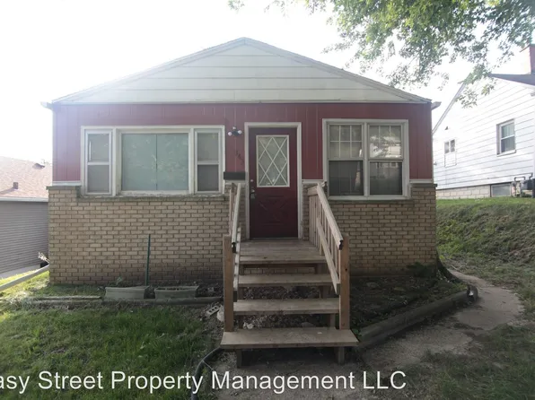 143 4th St, Silvis, IL 61282