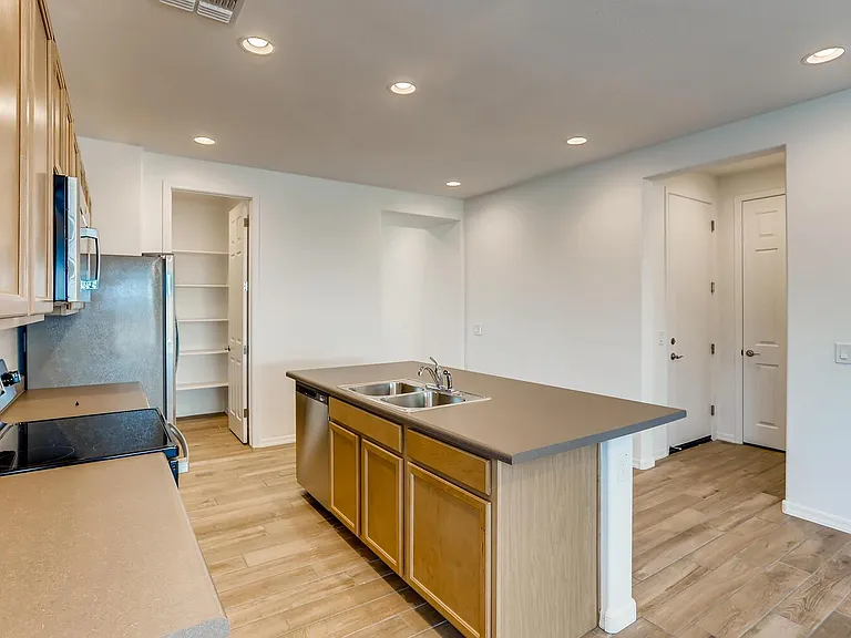 10819 W Lincoln St — Photo 11