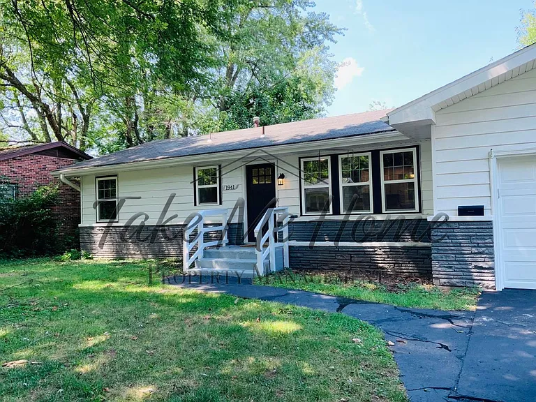 1941 S Sagamont Ave — Photo 3