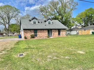 509 Dwyer St, Angleton, TX 77515