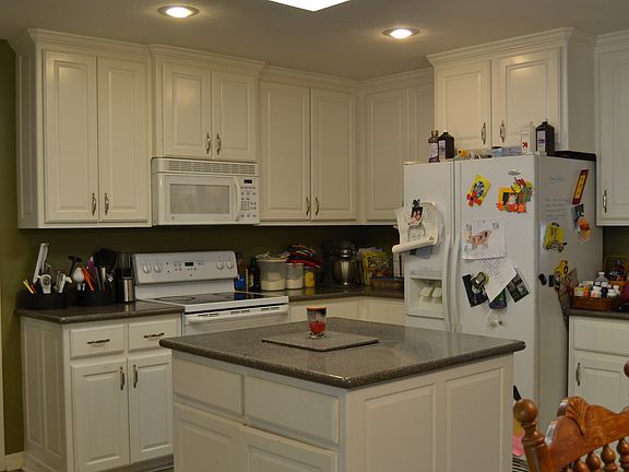 Kitchen with large island