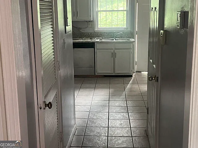 3 bed, 5.0 bath, 1550 sqft, $1,950 — Photo 2