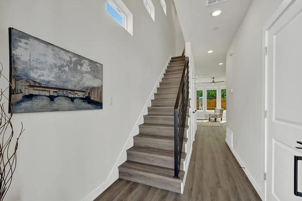 3 bed, 2.5 bath, 1350 sqft, $1,950 — Photo 2