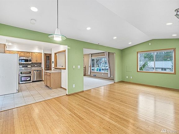 5th image of 1432 90th Dr SE