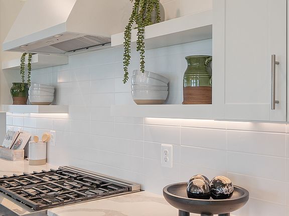 GE R gas stove in kitchen
