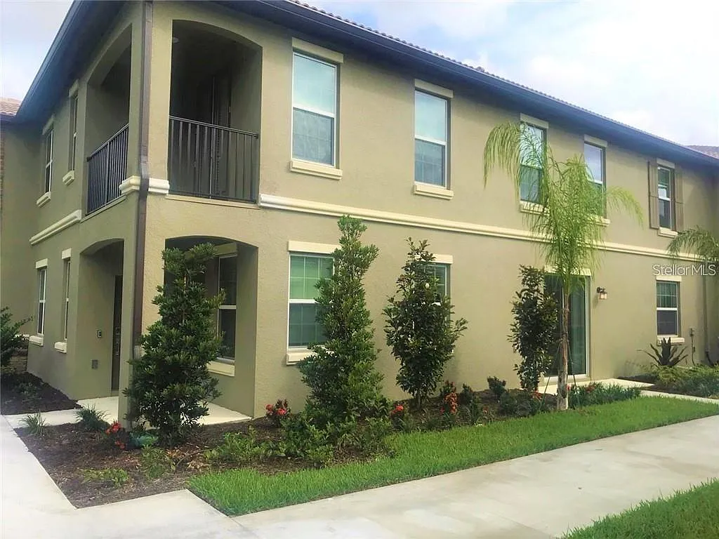 5 bed, 3.0 bath, 2522 sqft, $2,850 — Photo 2