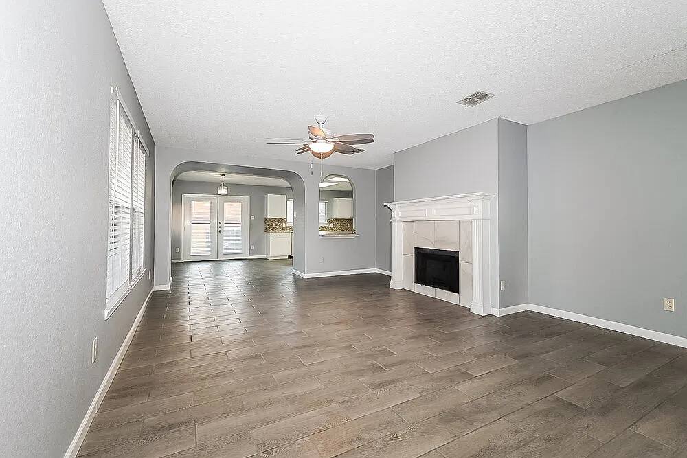 3 bed, 2.0 bath, 1454 sqft, $2,065 — Photo 4